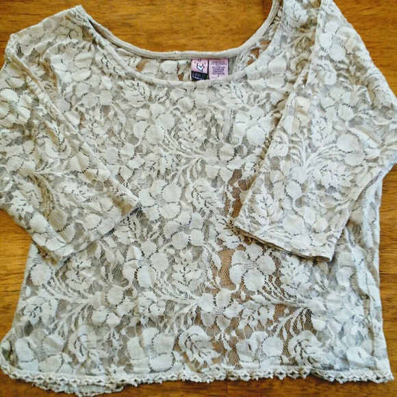 🌺 5/$15 Lace top - Picture 1 of 3